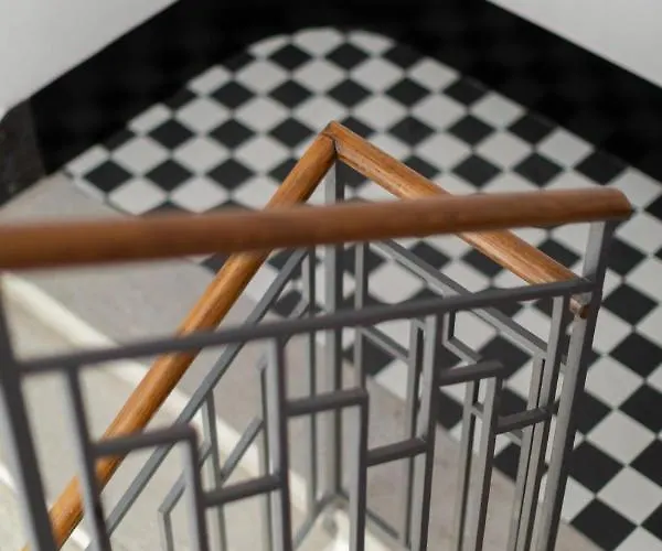 Vis A Vis * Τεργέστη